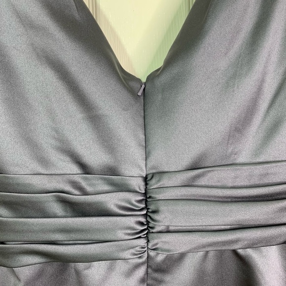 NWT David’s Bridal Sleeveless Satin V-Neck Dress Pewter Women’s Sz 8 - Picture 4 of 7
